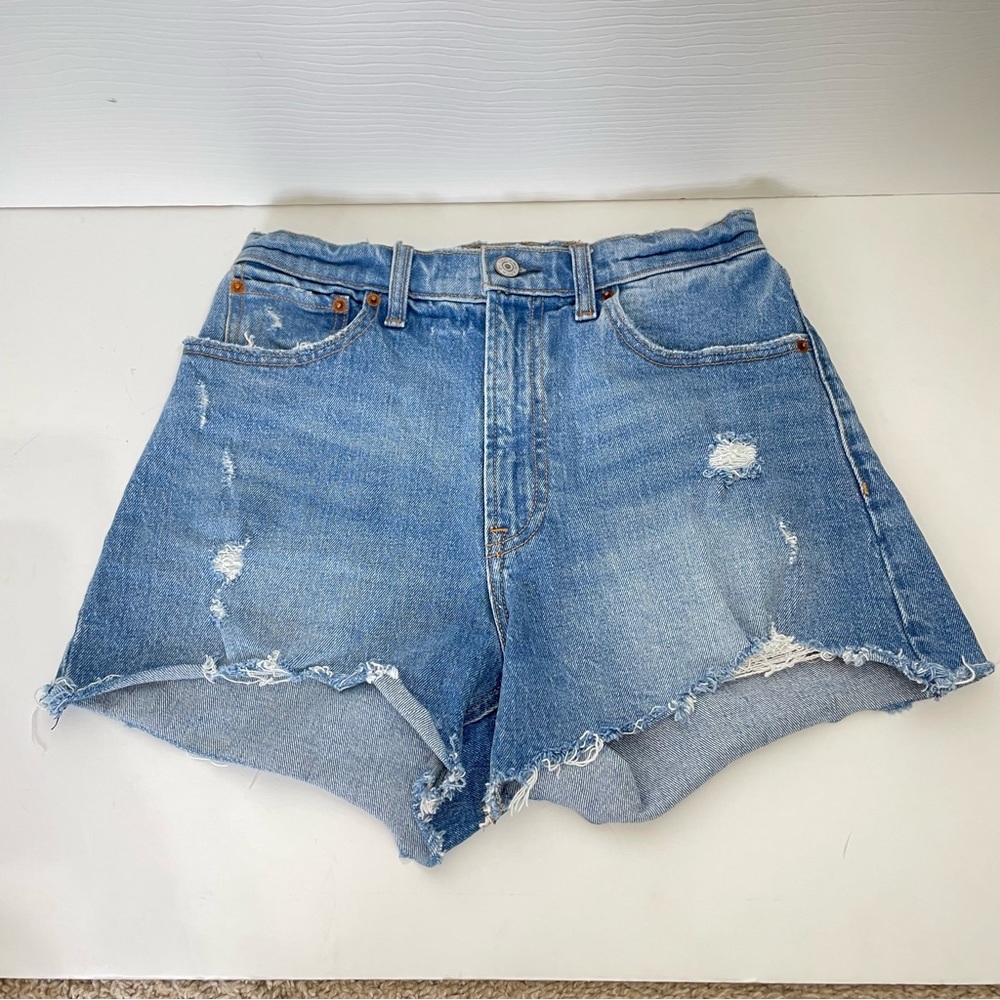 Abercrombie & Fitch 26/2 High Rise 4” Mom Jean Short Distressed